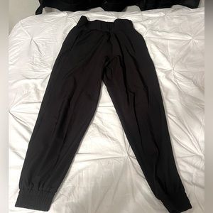 Puliou Joggers (fits like the dance studio joggers from Lululemon)